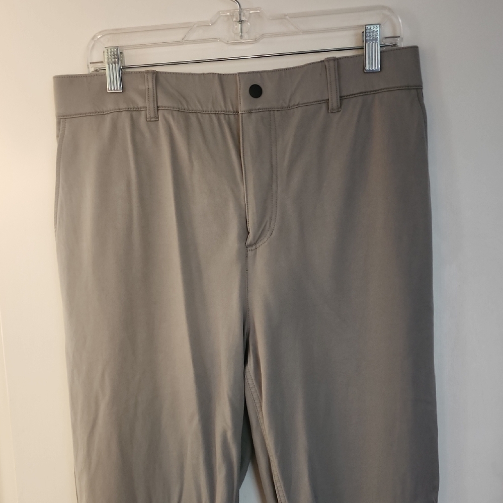 Mugsy Traveler Khakis 34W X 32L Flex Waist And Bottom Cuff Perfect Condition